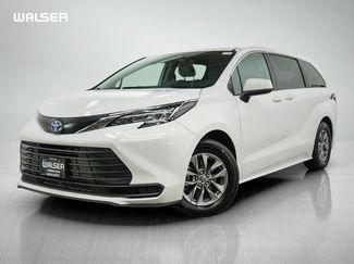 Used 2021 Toyota Sienna LE AWD/4WD video 1
