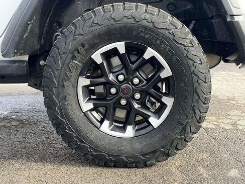 Used 2025 Jeep Wrangler Rubicon image 11