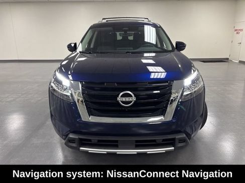 Used 2023 Nissan Pathfinder SL AWD/4WD image 2