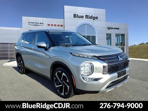 Used 2022 Mitsubishi Outlander SE image 1