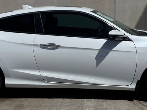 Used 2020 Honda Civic Touring image 3
