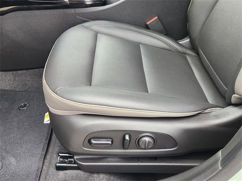 Used 2025 Chevrolet Trax ACTIV w/ Sunroof Package image 23