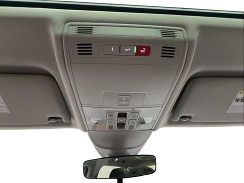 Used 2023 Volkswagen Taos SE w/ Panoramic Sunroof Package FWD image 43