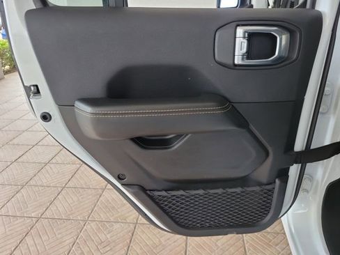 Used 2024 Jeep Wrangler Unlimited Sahara image 23