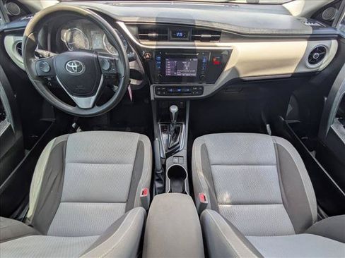 Used 2018 Toyota Corolla LE FWD image 17