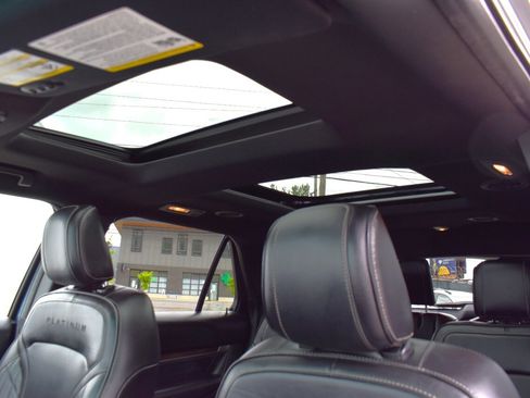 Used 2018 Ford Explorer Platinum AWD/4WD image 12