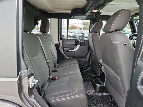 Used 2017 Jeep Wrangler Unlimited Sahara image 28