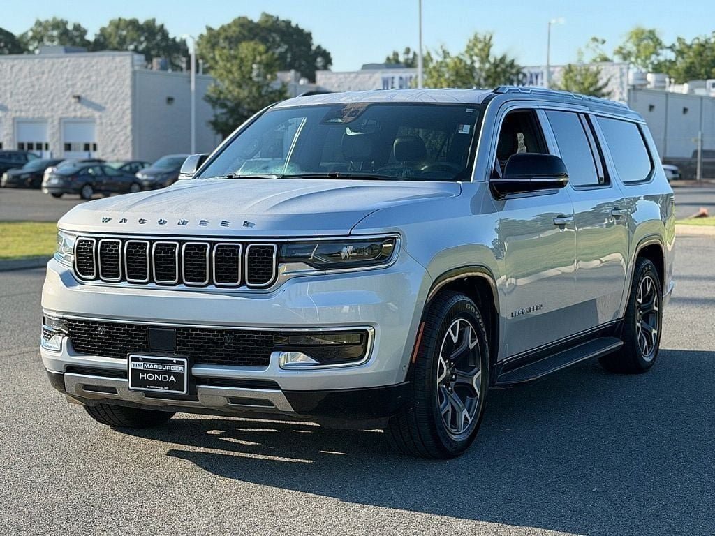 Used 2024 Jeep Wagoneer L Series III w/ Flexible Seating Group AWD/4WD image 8