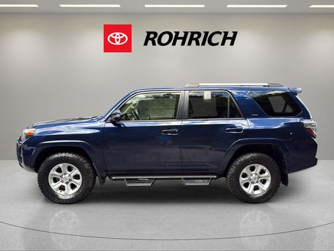 Used 2022 Toyota 4Runner SR5 Premium w/ Moonroof Package AWD/4WD image 9