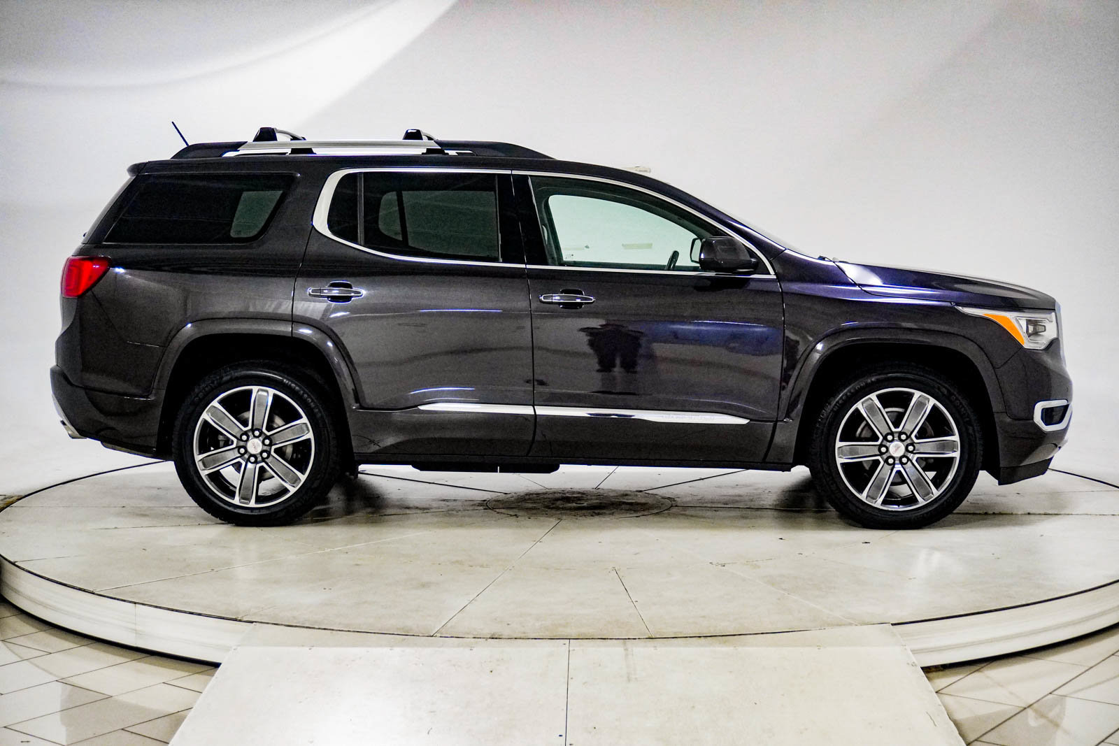 Used 2017 GMC Acadia Denali w/ Technology Package AWD/4WD image 12