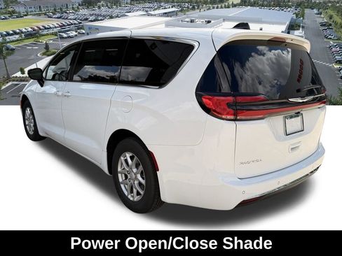 New 2026 Chrysler Pacifica Select FWD image 6