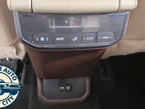 Used 2021 Toyota Highlander XLE image 34