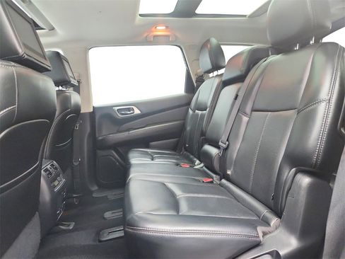 Used 2017 Nissan Pathfinder Platinum image 22