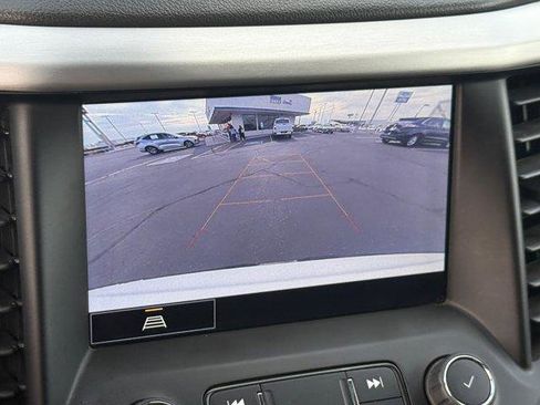 Used 2023 GMC Acadia SLT image 21