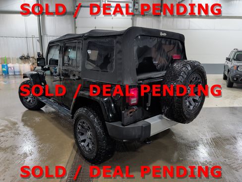 Used 2015 Jeep Wrangler Unlimited Sahara w/ Connectivity Group AWD/4WD image 4