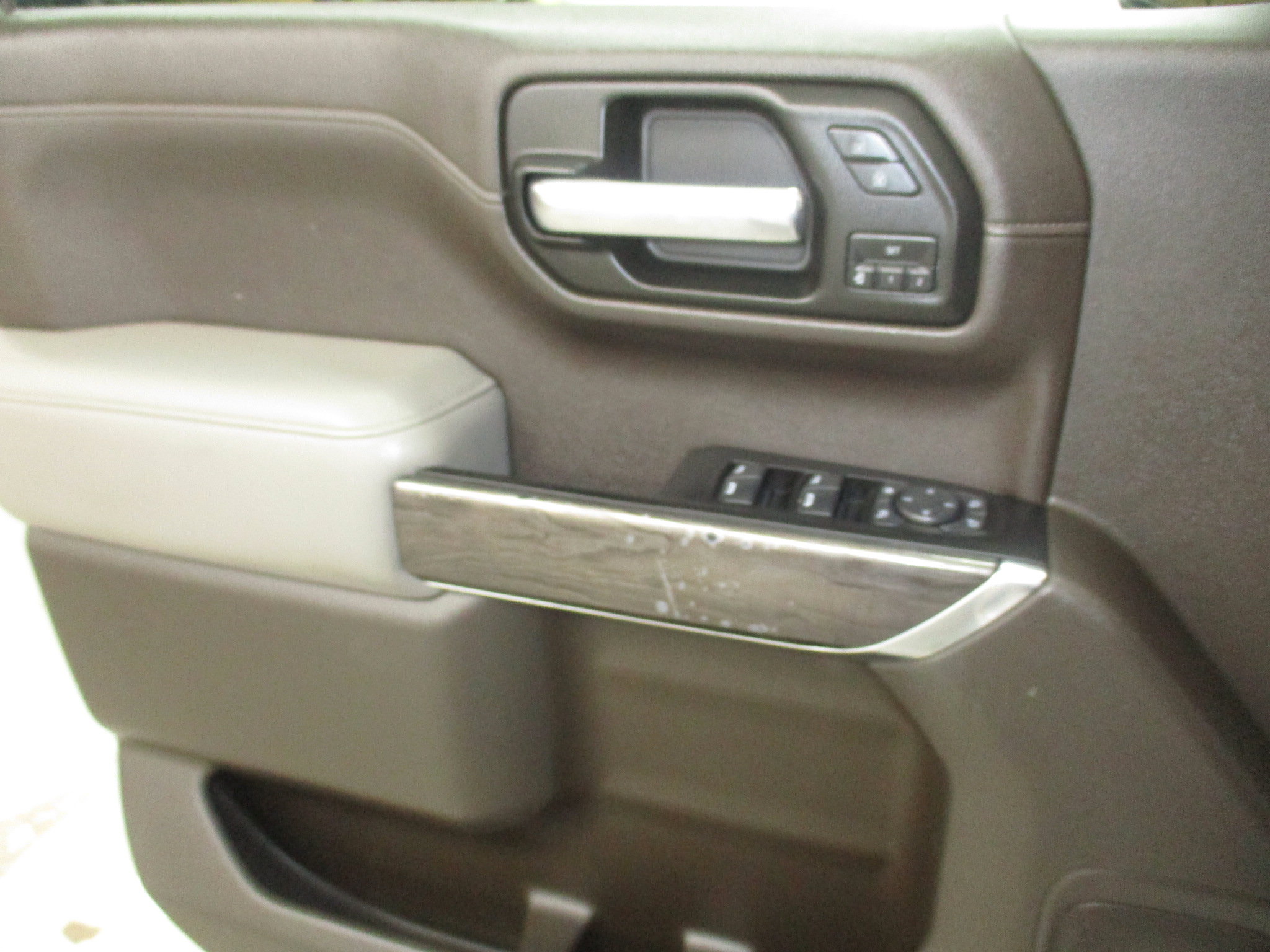 Used 2020 Chevrolet Silverado 1500 LTZ w/ LTZ Convenience Package AWD/4WD image 16