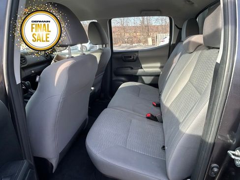 Used 2017 Toyota Tacoma SR image 9