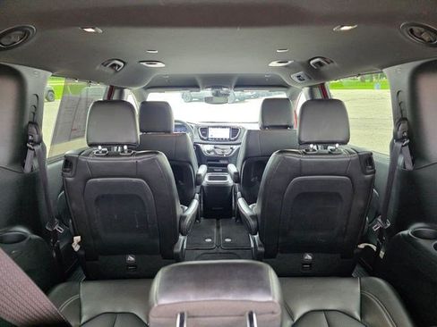 Certified 2025 Chrysler Pacifica Select FWD image 11