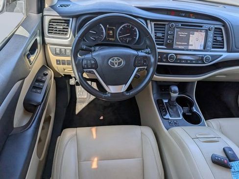 Used 2018 Toyota Highlander XLE image 15