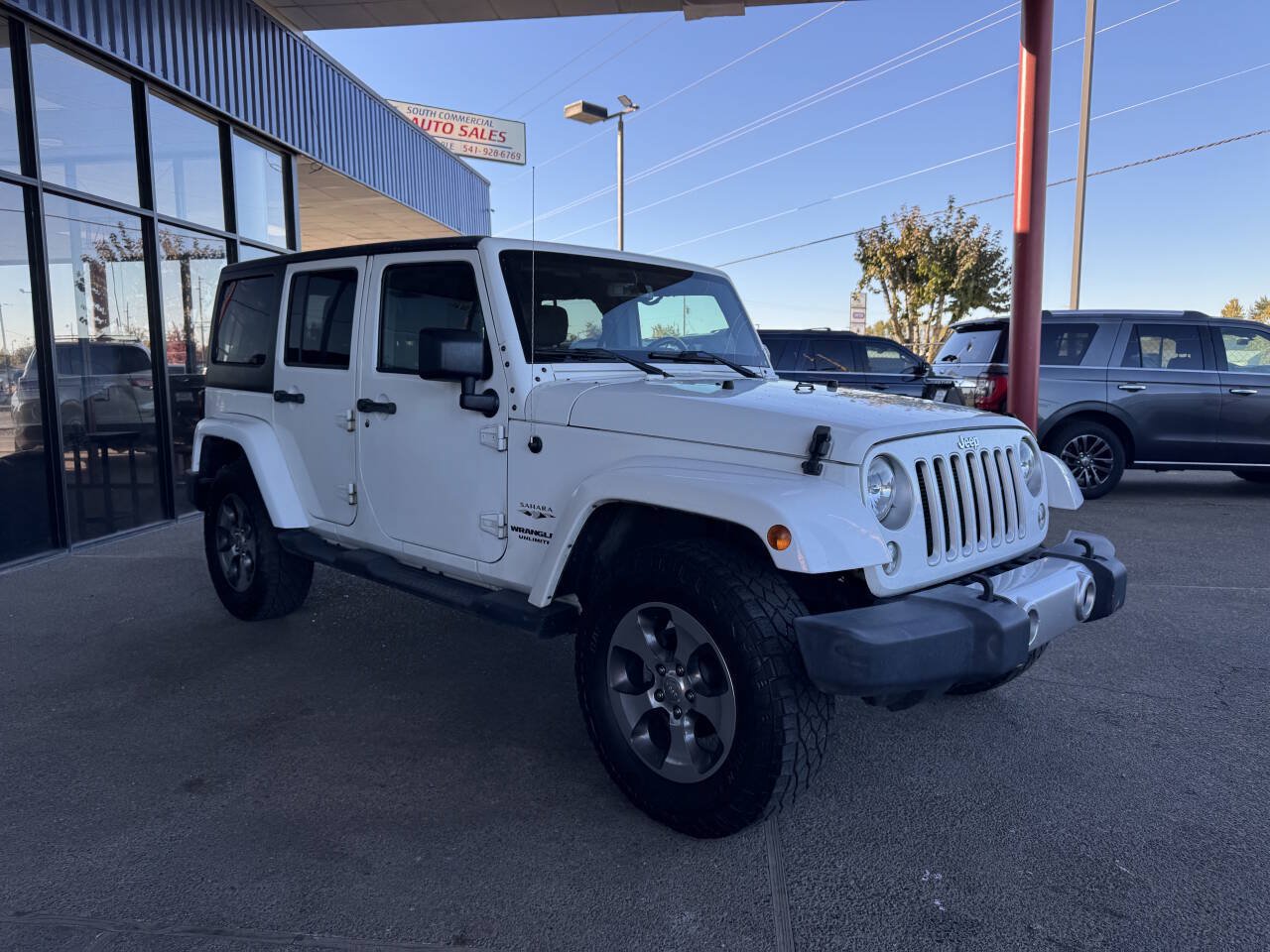 Used 2017 Jeep Wrangler Unlimited Sahara AWD/4WD image 3