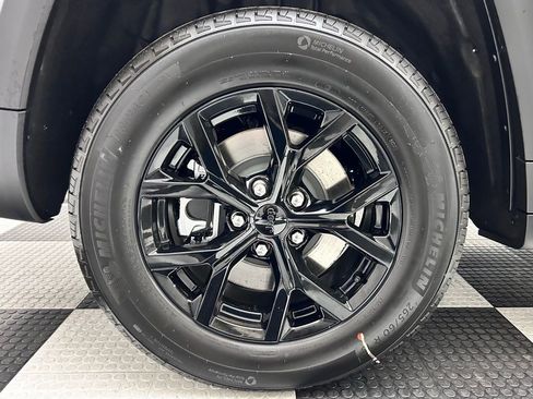 New 2025 Jeep Grand Cherokee L Altitude image 9