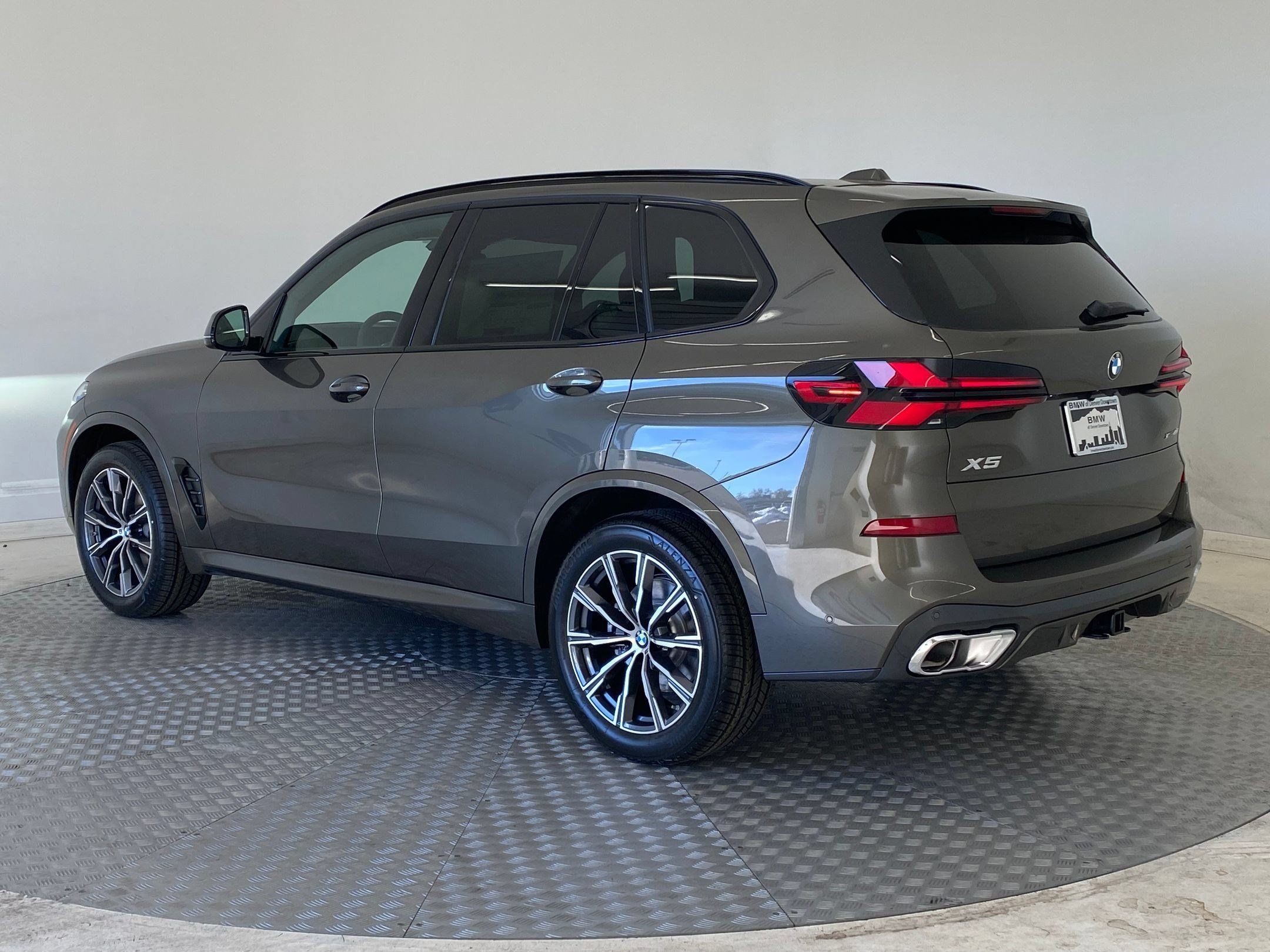 Used 2026 BMW X5 xDrive40i w/ M Sport Package AWD/4WD image 3