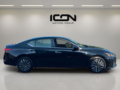 Used 2024 Nissan Altima 2.5 SV FWD image 6