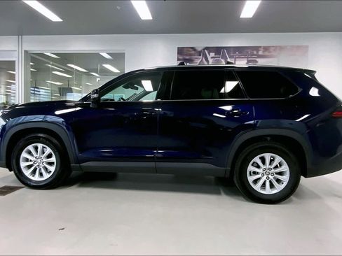 Used 2025 Toyota Grand Highlander AWD image 3