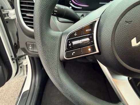 Certified 2024 Kia Seltos LX image 18