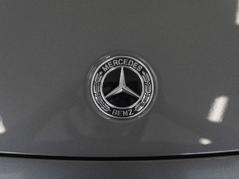 Used 2025 Mercedes-Benz GLB 250 4MATIC image 5