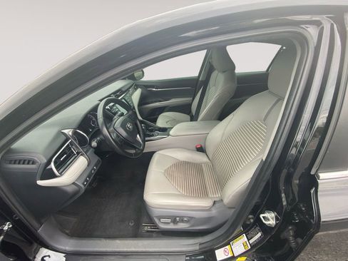 Used 2019 Toyota Camry SE FWD image 9