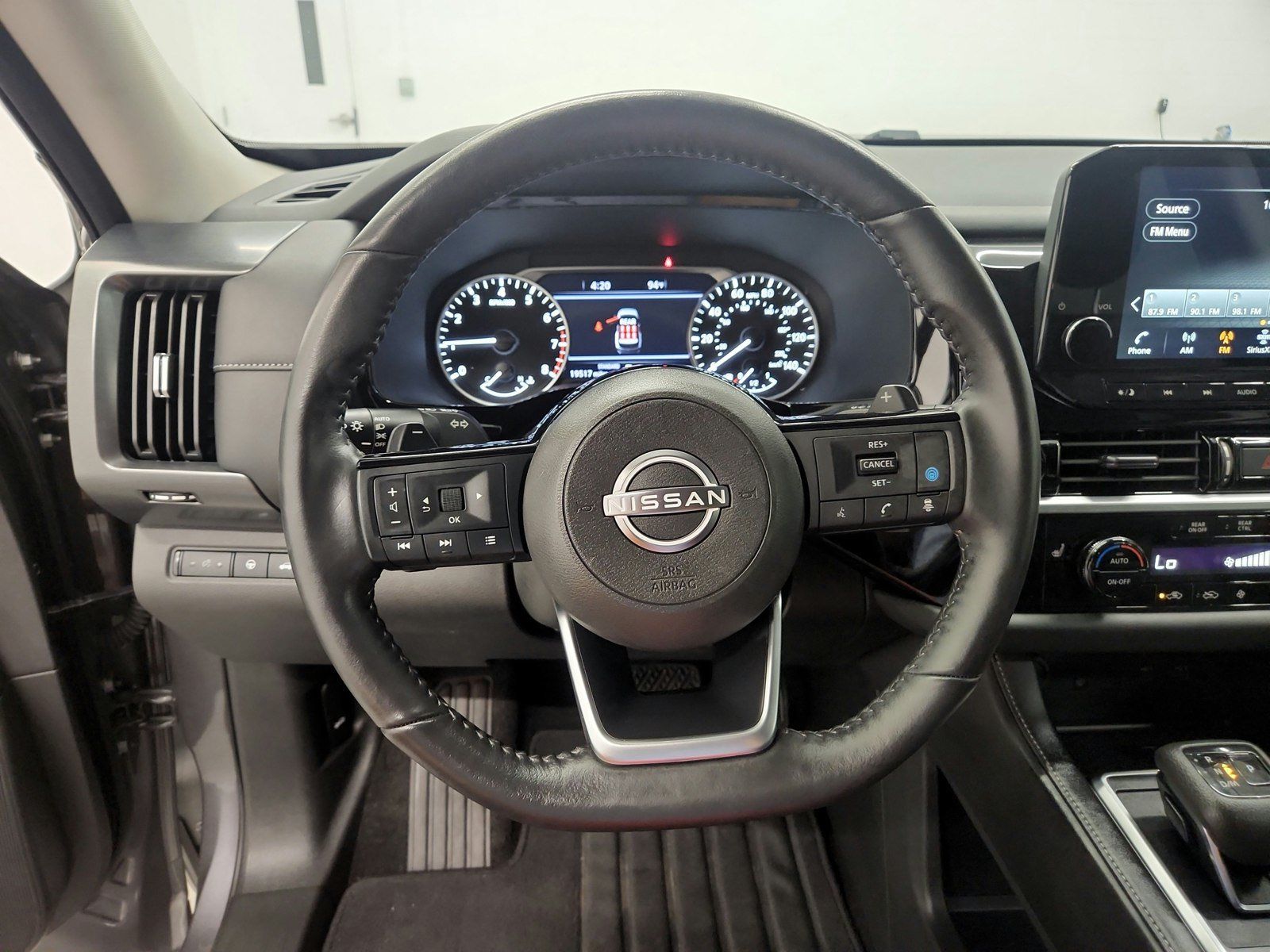 Used 2024 Nissan Pathfinder SL FWD image 35