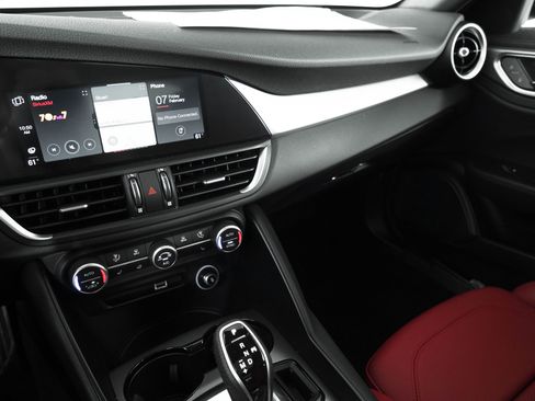 New 2025 Alfa Romeo Giulia Veloce w/ Veloce Package Rwd image 44