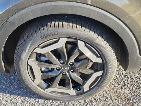 Used 2025 Kia Telluride S image 19