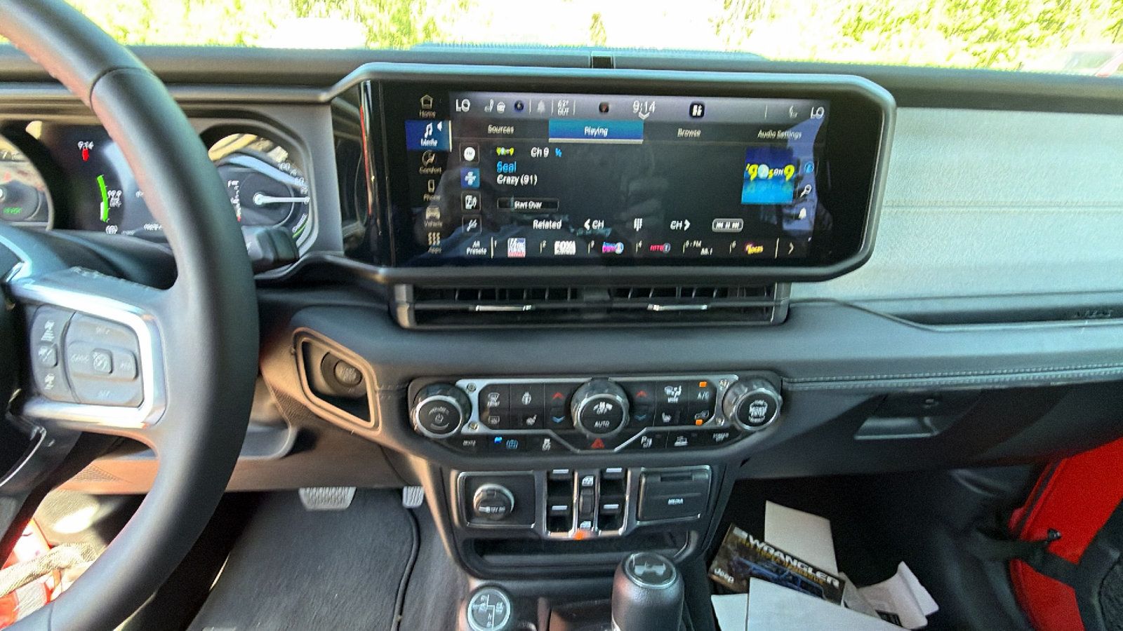 Used 2025 Jeep Wrangler Unlimited Sahara w/ Safety Group AWD/4WD image 31