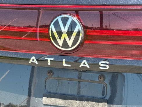 Used 2024 Volkswagen Atlas Peak Edition SE AWD/4WD image 15