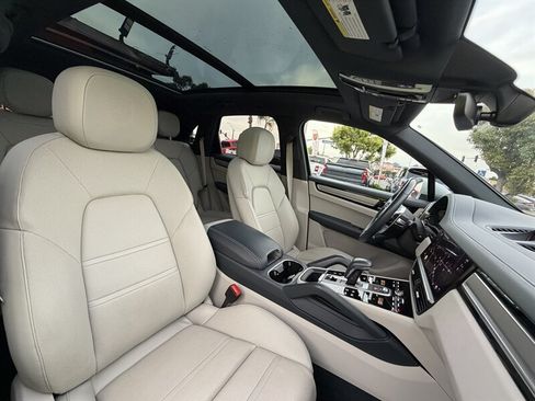 Used 2023 Porsche Cayenne S Platinum w/ Premium Package Plus AWD/4WD image 50