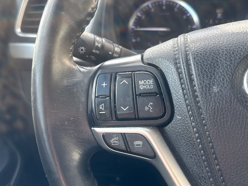 Used 2014 Toyota Highlander XLE FWD image 21