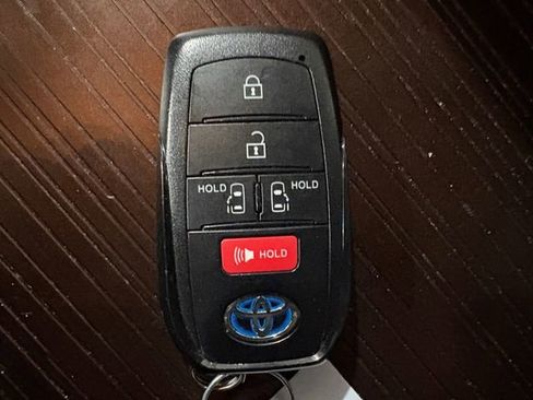 Used 2021 Toyota Sienna LE image 16