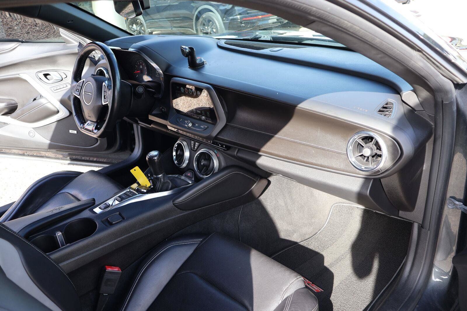 Used 2018 Chevrolet Camaro LT RWD image 14