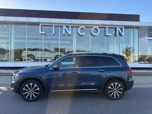 Used 2022 Mercedes-Benz GLB 250 4MATIC image 2