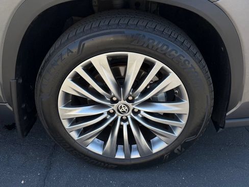 Used 2022 Toyota Highlander Platinum FWD image 8
