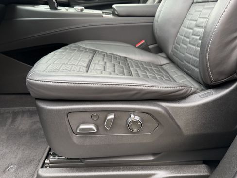 Used 2023 Cadillac Escalade Sport Platinum AWD/4WD image 31