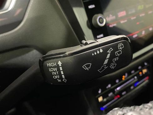 Used 2022 Volkswagen Tiguan SE R-Line image 24