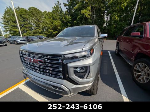 Used 2024 GMC Canyon Denali AWD/4WD image 2