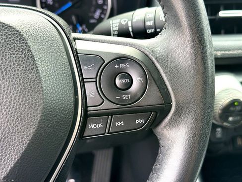 Used 2022 Toyota RAV4 XLE Premium image 15