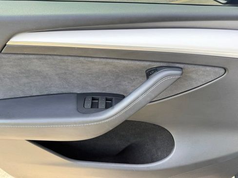 Used 2024 Tesla Model Y Long Range AWD/4WD image 15