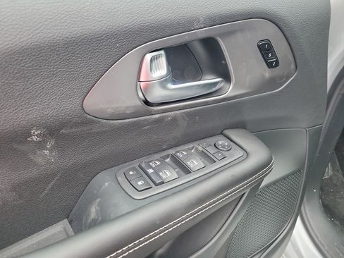 New 2026 Chrysler Pacifica Select AWD/4WD image 23