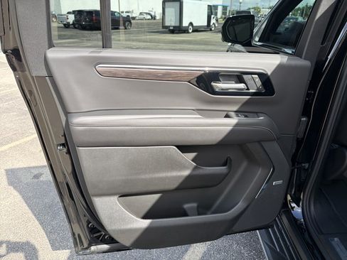 New 2026 Chevrolet Suburban Premier AWD/4WD image 25