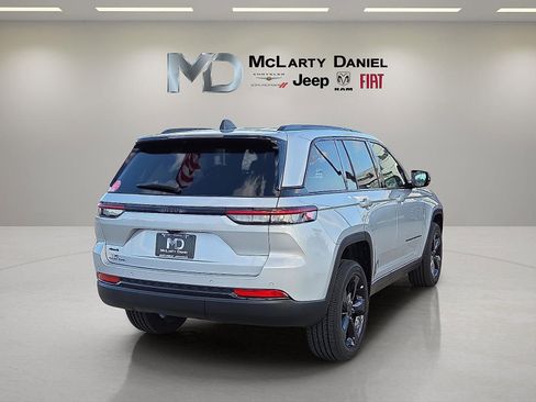New 2025 Jeep Grand Cherokee Altitude AWD/4WD image 5
